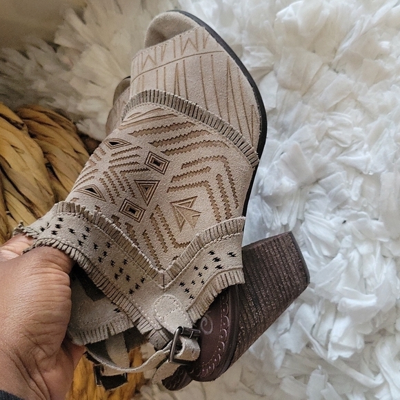 Naughty monkey peep toe cutout booties block heel boho size 9.5 - Picture 2 of 14